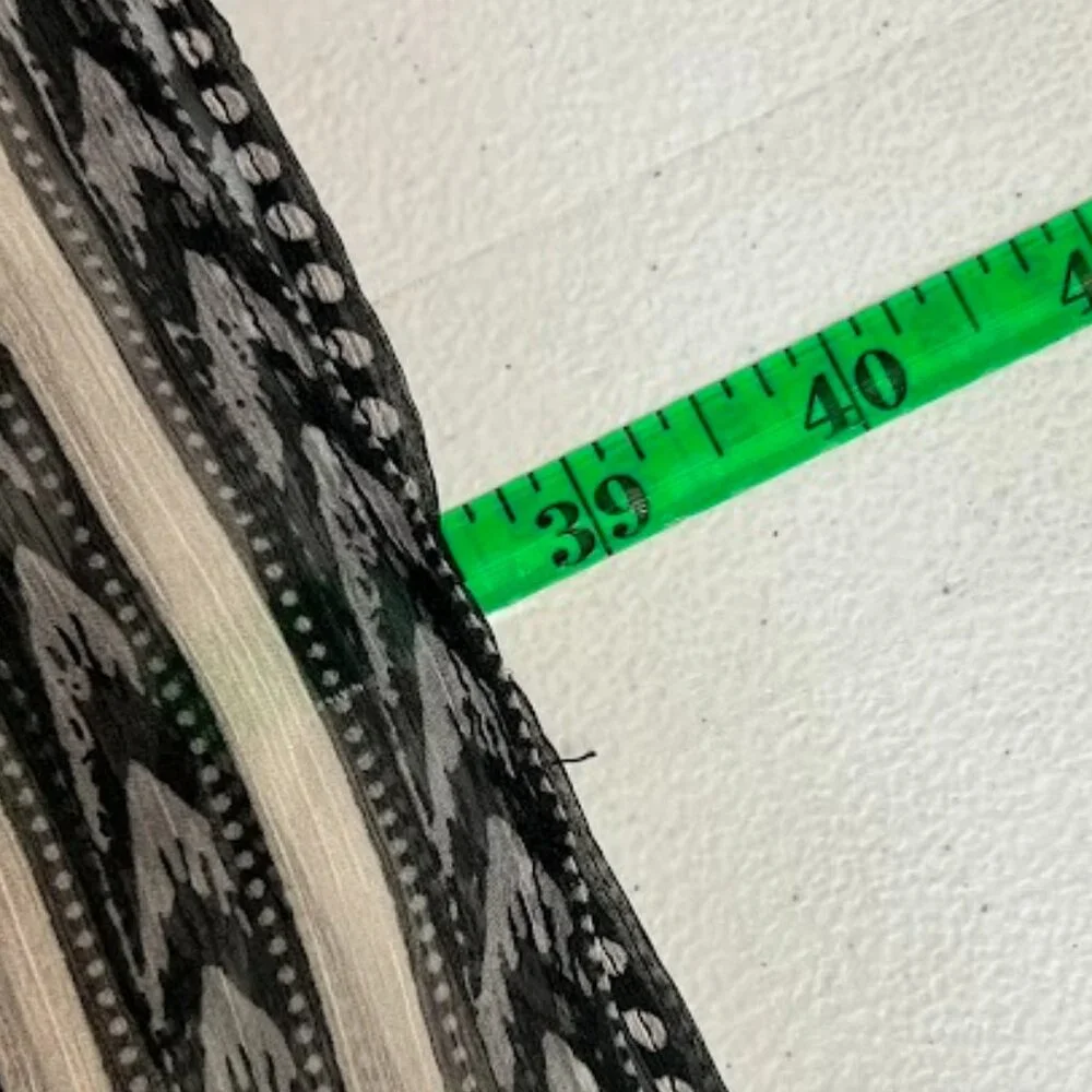 #514 Peter Nygard White & Black Embellished Shawl (Guestimated Size 16) - Picture 7 of 10